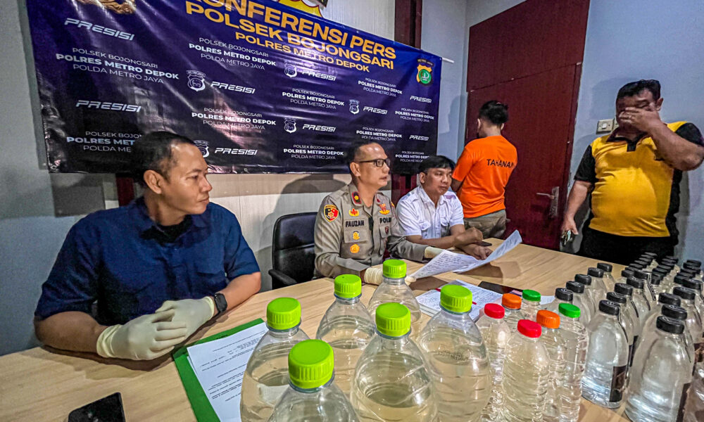 Polsek Bojongsari, Depok, berhasil meringkus dua penjual minuman keras (miras) tak berizin di Ciputat dan Sawangan. Penangkapan terjadi setelah polisi mendapatkan laporan masyarakat.