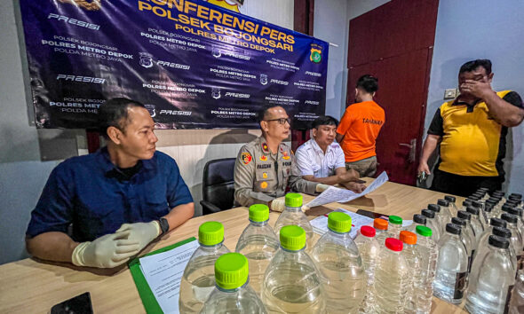 Polsek Bojongsari, Depok, berhasil meringkus dua penjual minuman keras (miras) tak berizin di Ciputat dan Sawangan. Penangkapan terjadi setelah polisi mendapatkan laporan masyarakat.