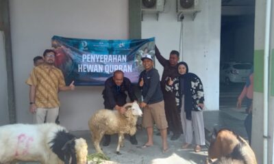 Dmall Bagikan 7 Ekor Kambing Kurban kepada Warga Beji Depok
