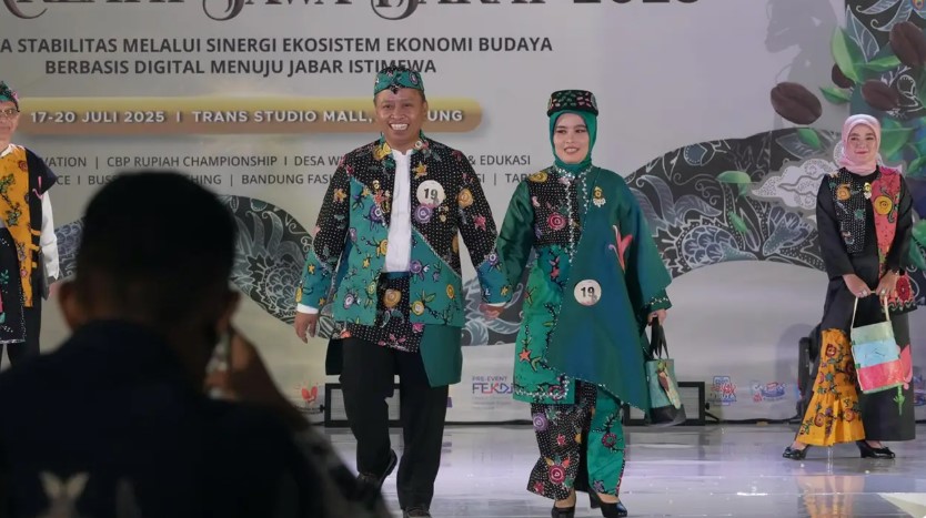 Depok Borong Penghargaan Kostum Ter-Stylist di KKJB 2025, Supian Suri dan Istri Curi Perhatian