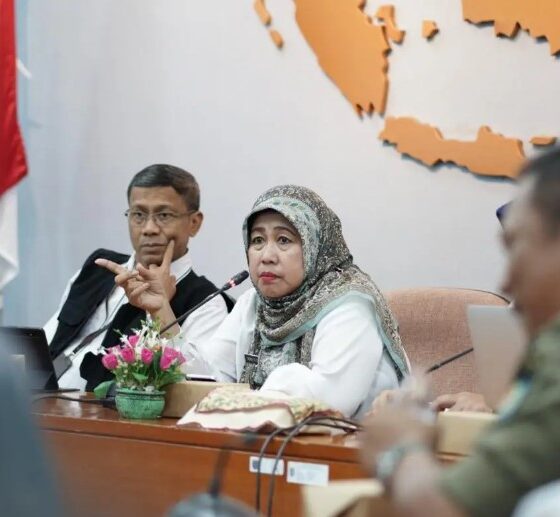 Pj Sekda Kota Depok, Nina Suzana memimpin rapat persiapan Abdi Nagri Nganjang Ka Warga di Ruang Edelweis Lantai 5 Balai Kota Depok