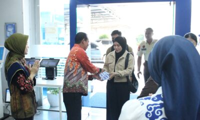 BRI KC Depok Meriahkan HPN 2025 dengan Berbagi Bingkisan ke Nasabah